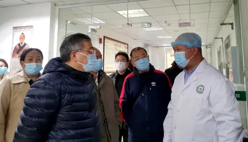 杭州市政協(xié)副主席周智林（前排左）看望慰問劉言云（前排右）.jpg