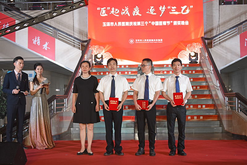 3位奉獻(xiàn).jpg