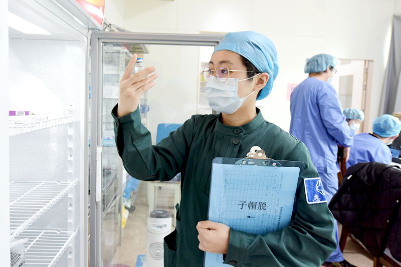 抗擊疫情杰出護士 9 李昂鴻_副本.jpg