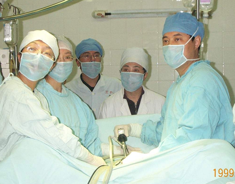 2001年婦產(chǎn)科腹腔鏡手術(shù).JPG